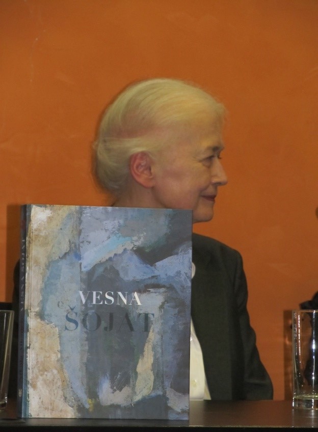 Vesna Šojat s monografijom (foto M. Visin) Vesna Šojat s monografijom (foto M. Visin)