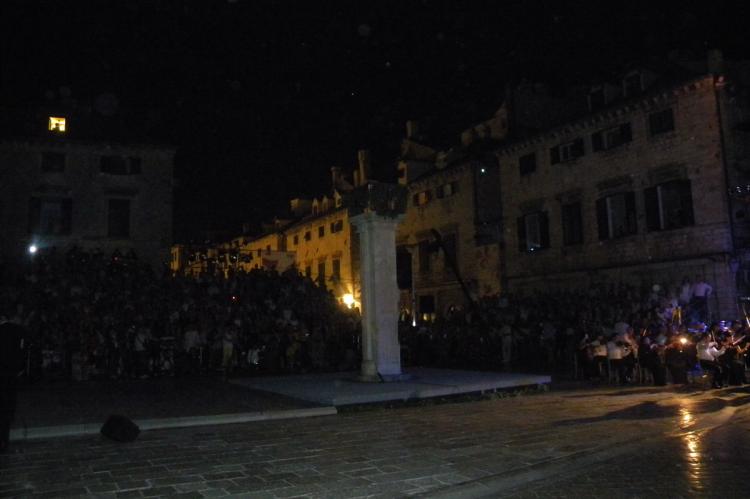 Ispred crkve sv. Vlaha